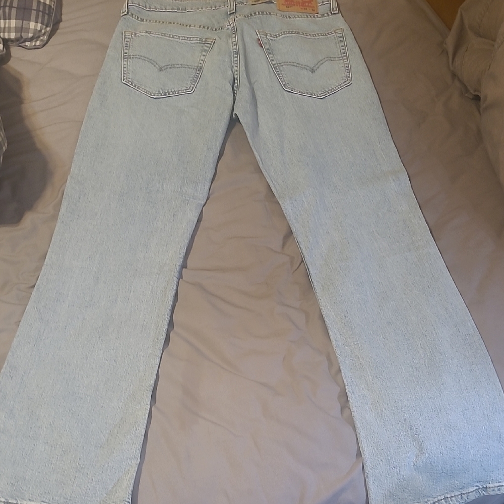 Levis 527